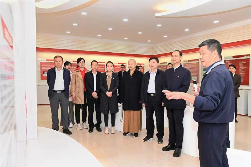 福建省人大常委會(huì)黨組書(shū)記、副主任雷春美和全國(guó)人大代表到順昌虹潤(rùn)等地調(diào)研